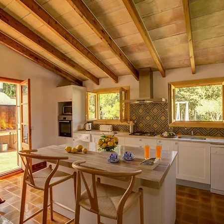 Sleeps 10 Pool Air Con Wifi