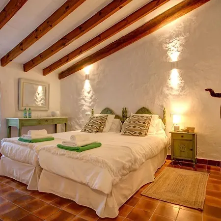 Sleeps 10 Pool Air Con Wifi